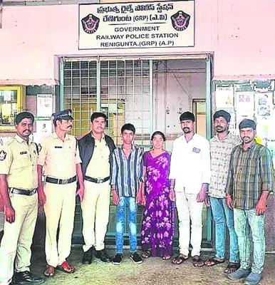 చదువు ఇష్టంలేక పారిపోయాడు 