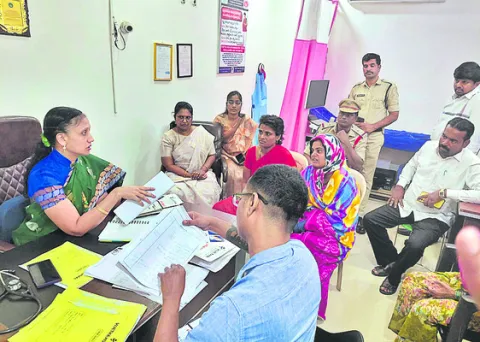 విజేత ఆస్పత్రిలో డీఎంహెచ్‌ఓ విచారణ 