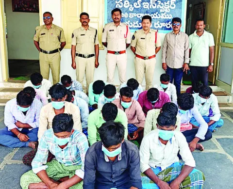 ఘర్షణ కేసులో 21 మంది అరెస్ట్‌ 