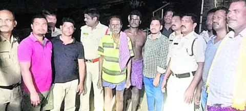 అర్ధరాత్రి ఒడ్డుకు చేరిన మత్స్యకారులు
