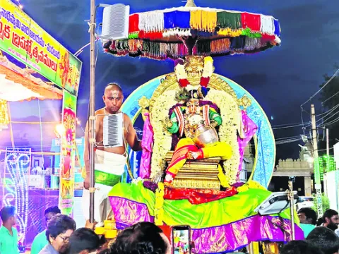 చంద్రప్రభ వాహనంపై సౌమ్యనాథస్వామి 