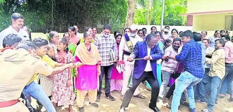 విద్యతోనే ఉజ్వల భవిష్యత్‌ 