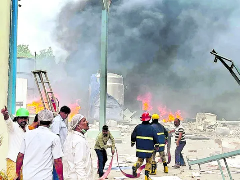 ఫైర్‌ సేఫ్టీకి పాతర