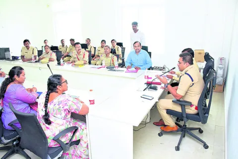 బాలకార్మికులు లేకుండా చూడాలి