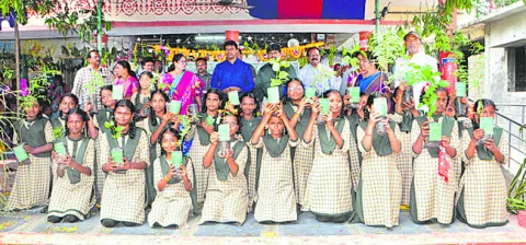 విద్యార్థులు ఉన్నత స్థానాలకు ఎదగాలి 