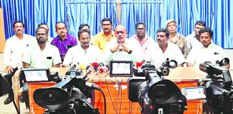ఆ చానళ్ల ప్రసారాలు నిలిపివేత 