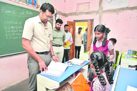విద్యార్థుల్లో పోటీతత్వం పెరగాలి