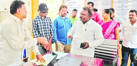 పేరెంట్స్‌ సమావేశం కాదు.. టీడీపీ సంబరాలు..! 