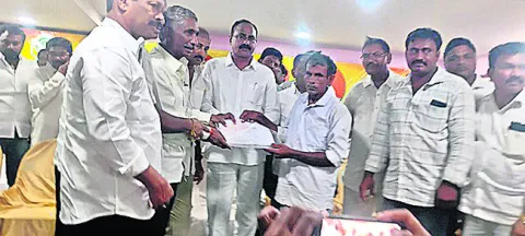 డీసీసీబీలో ఆకర్షణీయంగా రుణాలు 