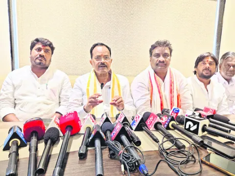 బీసీ, ఎస్టీలకు కేబినెట్‌లో చోటు కల్పించాలి
