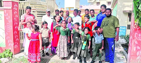 ● బడి కోసం రోడ్డెక్కిన కృష్ణాపురం 