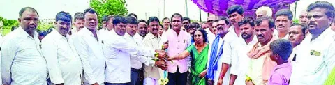 హాస్టల్‌ నిర్మాణ పనులకు భూమిపూజ 