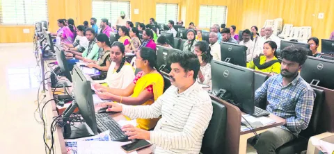 డేటా ఎంట్రీ డబ్బులేవీ..?
