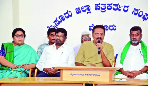 రైతుల డిమాండ్ల పరిష్కారంపై సీఎం నాటకాలు