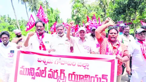 మున్సిపల్‌ కార్మికుల సమస్యలు పరిష్కరించాలి 