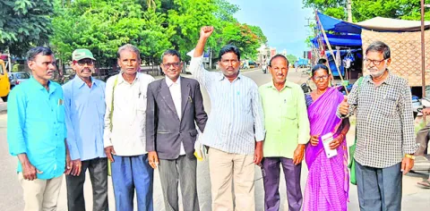 దళిత భూముల కేసులో సీపీఎం, ప్రజాసంఘాల నాయకులకు ఊరట 