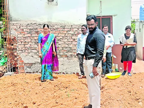 ఇళ్ల నిర్మాణాలు వేగవంతం చేయాలి