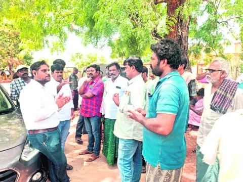 మేత పొరంబోకు భూములను పరిశ్రమలకు ఇవ్వొద్దు 