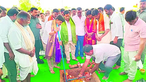 కొడంగల్‌ను ఆదర్శంగా తీర్చిదిద్దుతాం 