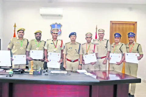 పోలీస్‌ డ్యూటీ మీట్‌లో జిల్లాకు 11 పతకాలు