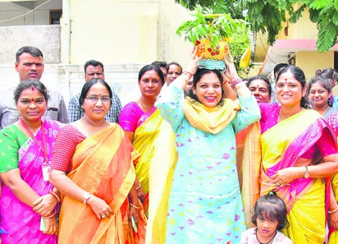మహిళలు ఆరోగ్యంపై శ్రద్ధ పెట్టాలి