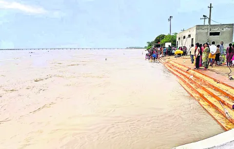  ప్రాణహిత పరవళ్లు