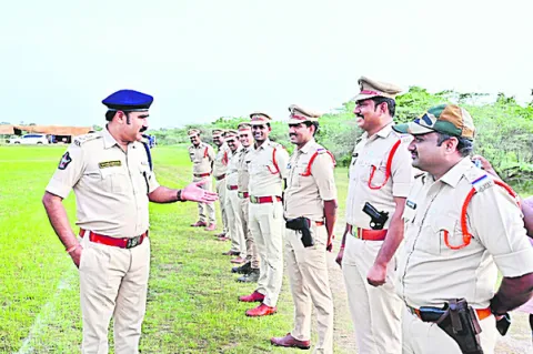 దుర్గమ్మ సేవలో మంత్రి  కొల్లు రవీంద్ర దంపతులు 
