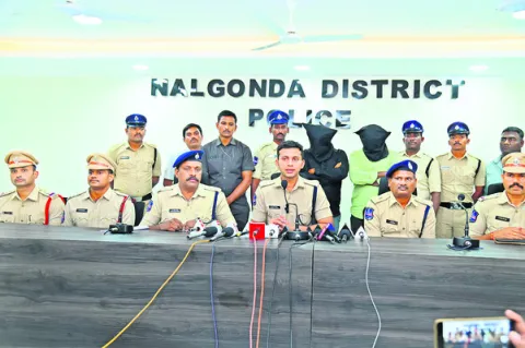 ఒంటరి మహిళలే టార్గెట్‌ 