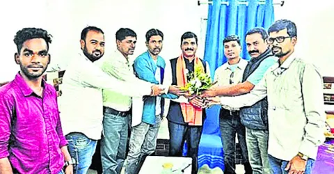 జర్నలిస్టుల భవన నిర్మాణానికి ఎమ్మెల్యే ఆర్థిక సాయం
