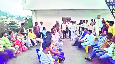 గిడ్డి ఈశ్వరికి అసమ్మతి సెగ 