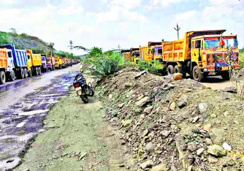 వాటా కోసం.. తమ్ముళ్ల కుమ్ములాట