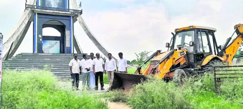 పర్యాటక స్థూపంగా పైలాన్‌ 