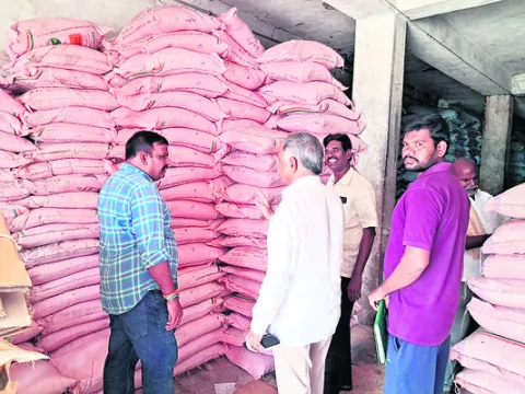 బయట నో స్టాక్‌.. లోపల స్టాక్‌
