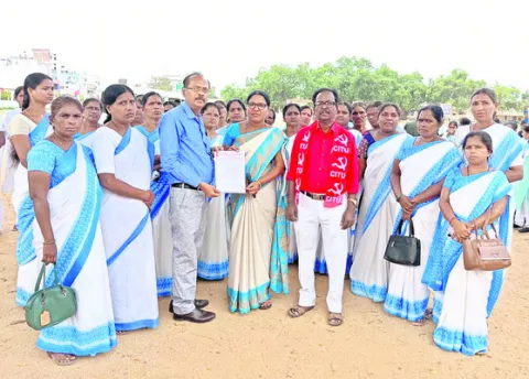 ప్రజలు అప్రమత్తంగా  ఉండాలి : కలెక్టర్‌ 
