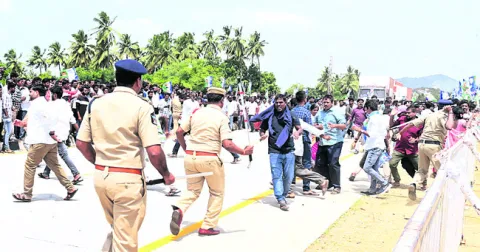 జగన్‌ పర్యటనలో రైతులపై ఎందుకీ ఆంక్షలు 
