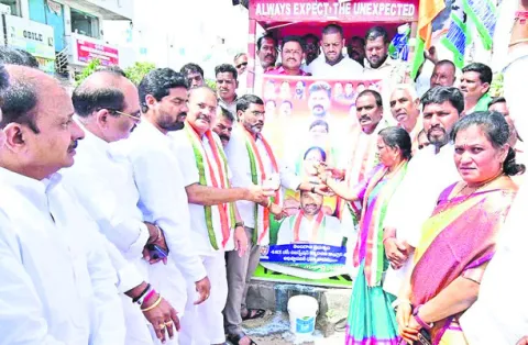 బీసీలకు రిజర్వేషన్ల ఘనత కాంగ్రెస్‌దే