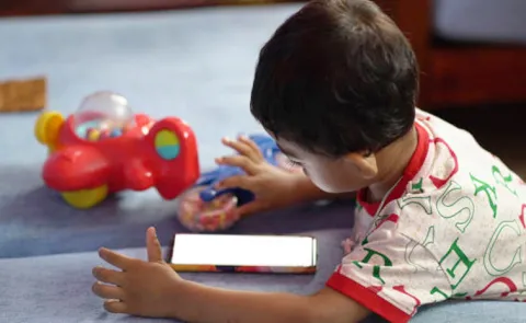 Did You Konw How Much Indian kids spending Time On Phone14