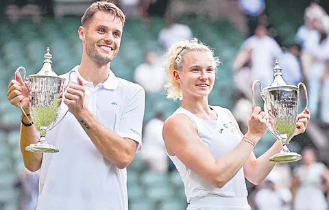 Siniakova and Verbeek won mixed doubles title5