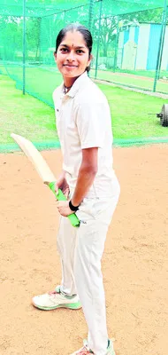 బ్యాటింగ్‌లో ‘ప్రతీక’ ప్రతిభ 
