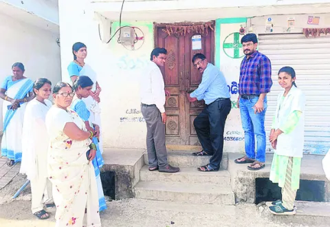 నిబంధనలకు విరుద్ధంగా వైద్యంచేస్తే చర్యలు