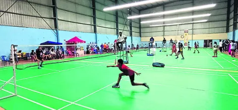 జిల్లా స్థాయి బ్యాడ్మింటన్‌ టోర్నీ ప్రారంభం 