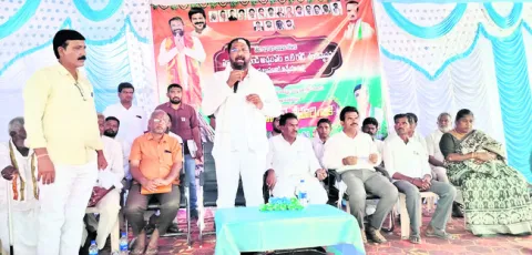 ‘పార్టీ కాదు.. పేదరికం చూసి ఇళ్లు ఇస్తాం’ 