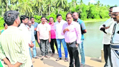 జెడ్పీ చైర్‌పర్సన్‌ కారుపై దాడి అమానుషం
