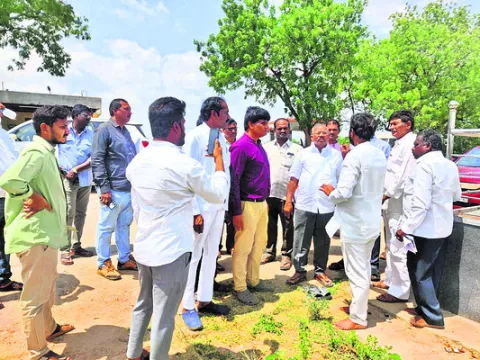 తాళ్లపాకను సందర్శించిన టీటీడీ అధికారులు 