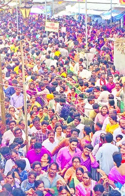 వాడపల్లి క్షేత్రం జన సంద్రం 
