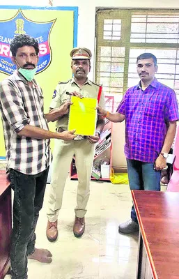 పోలీసులకు చిక్కిన ‘ఆంధ్రా సురేశ్‌’
