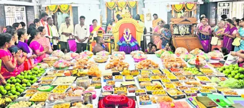 వాసవీ మాతకు సారె సమర్పణ 