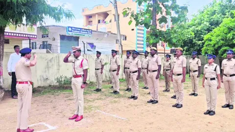 పోలీసులు ఎల్లవేళలా అప్రమత్తంగా ఉండాలి 

