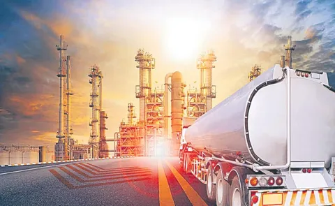 Center Govt likely to soon compensate oil firms for LPG losses