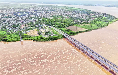 First bridge built over Godavari will complete 60 years on the 13th of this month